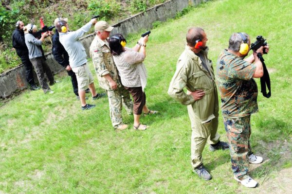 Nauka strzelania pomoże twoim pracownikom się odstresować, fot. Hotel Zamek Lubliniec