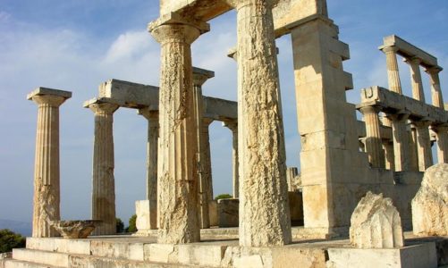 KAYAK radzi jakich gestów i zachowań unikać zagranicą