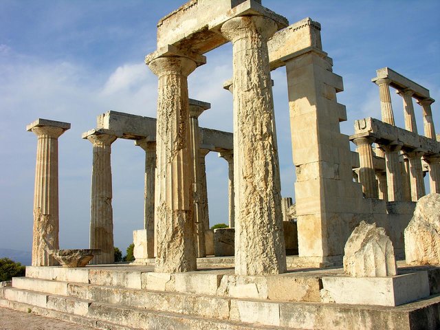 KAYAK radzi jakich gestów i zachowań unikać zagranicą