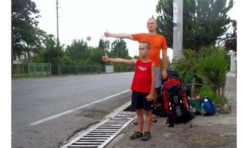 Z dzieckiem w plecaku na Kaukaz