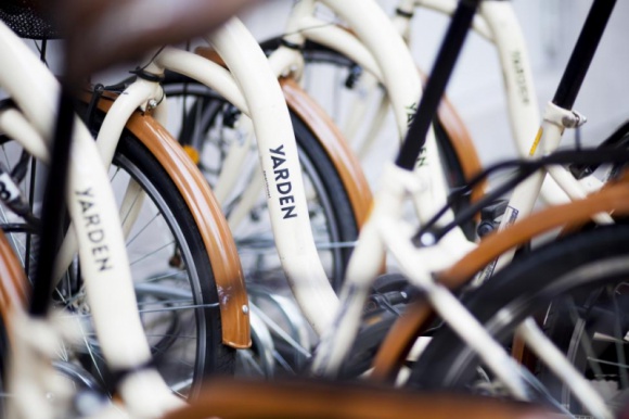 Chcesz mieć hotel wyjątkowy? Postaw na lokalność! LIFESTYLE, Podróże - Czego szukają klienci w hotelach? Oczywiście wygody, czystości, wysokiej jakości usług, doskonałej obsługi. Są jednak i tacy, którym zależy przede wszystkim na tym, aby hotel, w którym się zatrzymują, różnił się od pozostałych, był w jakiś sposób wyjątkowy.