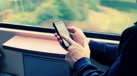 Sprawdź, jak nie stracić połączenia ze światem podczas podróży LIFESTYLE, Podróże - Polacy z roku na rok podróżują coraz więcej. Z badań przeprowadzonych przez CBOS wynika, że już ponad połowa z nas wyjechała w zeszły roku na wakacje. Jednak podróże nie wiążą się jedynie z wypoczynkiem, często wyjeżdżamy również w sprawach służbowych lub rodzinnych.