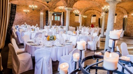 Wesele szyte na miarę LIFESTYLE, Podróże - Dzień ślubu to jedno z najważniejszych wydarzeń w życiu. Planujemy je z dużym wyprzedzeniem, gdyż chcemy, aby wszystko było dopięte na ostatni guzik. Tuż po wyborze terminu, szukamy więc odpowiednego miejsca.