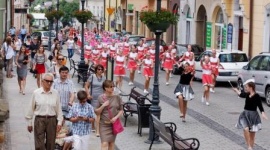 „Dni Krosna – Miasta Szkła” za nami LIFESTYLE, Podróże - W dniach 3 – 5 czerwca odbyły się „Dni Krosna – Miasta Szkła”. Krosno nie bez powodu nazywane jest Miastem Szkła. Jest to największy w Polsce ośrodek produkcji szklanych wyrobów ozdobnych i użytkowych.