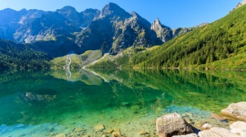 Gdzie wypoczywają Polacy – ranking kierunków LIFESTYLE, Podróże - Wakacje w Polsce przestają być świadectwem kłopotów finansowych. Od północy do południa, ze wschodu na zachód wszędzie trwa turystyczny renesans. Niektóre miejsca odwiedzane są jednak chętniej niż inne. Listę najpopularniejszych wakacyjnych kierunków stworzył portal Nocleg.pl.