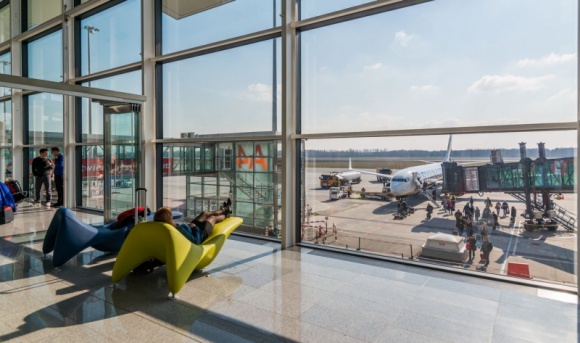 Dobre półrocze na wrocławskim lotnisku LIFESTYLE, Podróże - W pierwszym półroczu 2016 roku Port Lotniczy Wrocław obsłużył niemal 1 milion 100 tysięcy pasażerów. To o ponad 3% więcej niż w pierwszym półroczu ubiegłego roku.