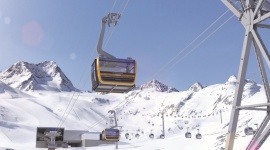 Dolina Stubai: zima w nowoczesnym stylu LIFESTYLE, Podróże - Pomysłowość mieszkańców Doliny Stubai widoczna jest w ciągle nowych atrakcjach i udogodnieniach. W sezonie zimowym 2016/17 Dolina Stubai zyska ultranowoczesną kolejkę 3S Eisgratbahn oraz bezprecedensowe widowisko „GAIA – Stubai Mother Earth”.