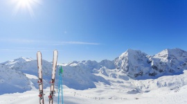 Podsumowanie zimy 2016/2017 w kurortach narciarskich LIFESTYLE, Podróże - Sprawdź, jakie inne miejsca były najatrakcyjniejsze, a jakich ośrodków raczej należało unikać w kończącym się okresie zimowym. HomeToGo.pl przygotowało cenowe podsumowanie sezonu.