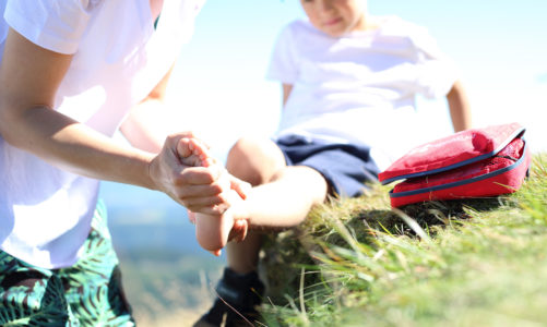 Wakacyjna apteczka – co do niej spakować?