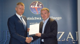 Wrocławskie lotnisko z europejskim certyfikatem LIFESTYLE, Podróże - Port Lotniczy Wrocław otrzymał certyfikat wydany na podstawie przepisów Unii Europejskiej. Dokument potwierdza, że lotnisko spełnia wszystkie najwyższe wymagania unijne dotyczące zasad bezpieczeństwa i prawidłowego funkcjonowania.