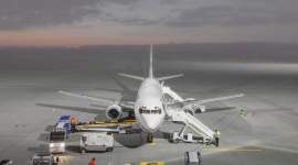 Już co trzeci podróżujący samolotem wyjeżdża dwa razy w roku LIFESTYLE, Podróże - Największy odsetek Polaków, którzy w ciągu ostatnich 12 miesięcy latali samolotem, podróżuje w ten sposób raz do roku (40%). Niewiele mniej osób, bo aż 36% deklaruje wyjazdy już dwa razy do roku – wynika z badania ARC Rynek i Opinia na zlecenie Portu Lotniczego Lublin.