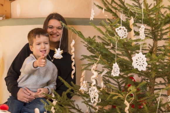 4 tygodnie świątecznych atrakcji LIFESTYLE, Podróże - W Południowym Tyrolu trwa adwent. To okres oczekiwań na święta Bożego Narodzenia, bogaty w tradycyjne wydarzenia i zwyczaje. Zatrzymując się w jednej z ponad 1600 farm Roter Hahn (pol. Czerwony Kogut) można wziąć udział w przygotowaniach do nadchodzących świąt.