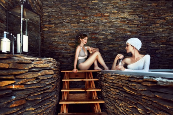 Weekend z przyjaciółką z okazji Dnia Kobiet LIFESTYLE, Podróże - Spotkania w kobiecym gronie, nazywane „babskimi wieczorami”, są obecnie coraz chętniej organizowane zarówno przez młodsze, jak i starsze panie. Dzień Kobiet to świetna okazja, aby się rozerwać i miło spędzić czas w ten właśnie sposób.