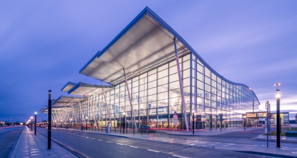 W styczniu o 10% pasażerów więcej na wrocławskim lotnisku BIZNES, Lotnictwo - Dobry początek roku na lotnisku we Wrocławiu. Liczba obsłużonych pasażerów zwiększyła się o ponad 10% w porównaniu do stycznia 2017 roku, a wzrosty zanotowano w kluczowych segmentach ruchu.