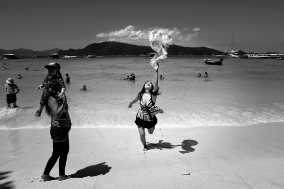 SPOTKANIE AUTORSKIE Z ANNĄ GONDEK-GRODKIEWICZ. ROZMOWA O KULISACH FOTOREPORTAŻU LIFESTYLE, Podróże - 20 marca 2018 roku o godz. 19:00 odbędzie się spotkanie autorskie z Anną Gondek-Grodkiewicz, laureatką konkursu Grand Press Photo 2017 w kategorii „Życie codzienne”.