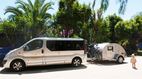 Wynajmij kampera i przeżyj weekend inny niż wszystkie LIFESTYLE, Podróże - Nie trzeba wyjeżdżać daleko, by podróż stała się dla nas zupełnie nowym doświadczeniem. Wystarczy weekendowy wypad gdzieś w Polskę, ale innym niż zwykle środkiem transportu i z nietypowym noclegiem. Spróbuj caravaningu!