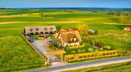 Majówka 2018 – koszty i preferencje Polaków LIFESTYLE, Podróże - Polacy decydujący się w tym roku na wyjazd wypoczynkowy w trakcie majówki najczęściej wybierają pobyt z 3 noclegami, a koszty wynoszą średnio 97,5 zł w przeliczeniu na nocleg jednej osoby – wynika z danych pochodzących z portalu Noclegowo.pl.