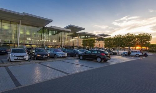 Nowy parking przy lotnisku