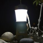 Lampy kempingowe – to musisz wiedzieć przed wakacjami