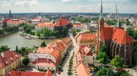 Wakacyjny przewodnik po dolnośląskich atrakcjach LIFESTYLE, Podróże - Regionem, który z pewnością spełni nasze oczekiwania jest Dolny Śląsk, słynący z zabytkowych zamków, pięknych ogrodów, górskich widoków, bajkowych parków oraz restauracji ze smaczną kuchnią.