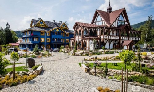 ZOSTAW ZATŁOCZONE PLAŻE I RUSZAJ W GÓRY!