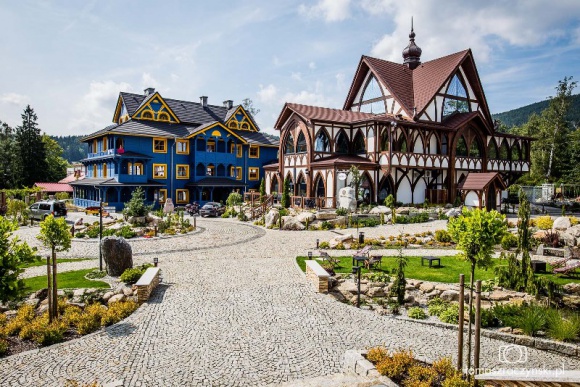 ZOSTAW ZATŁOCZONE PLAŻE I RUSZAJ W GÓRY!