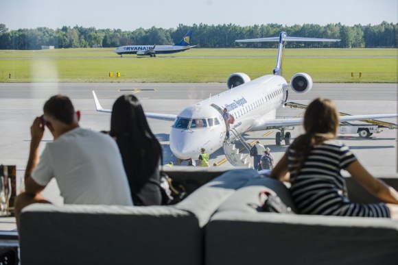 Port Lotniczy Wrocław. 375 tys. pasażerów w szczycie sezonu BIZNES, Lotnictwo - W lipcu wrocławskie lotnisko obsłużyło o blisko 19% podróżnych więcej niż przed rokiem. To już drugi z rzędu rekordowy miesiąc w historii portu.