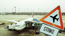 Kłopoty Ryanair: piloci znów zastrajkują BIZNES, Lotnictwo - Niemiecki związek pilotów Vereinigung Cockpit (VC) zapowiedział na środę 12 września 24-godzinny strajk. Odwołano wszystkie loty przewoźnika rozpoczynające się na lotniskach w Niemczech.