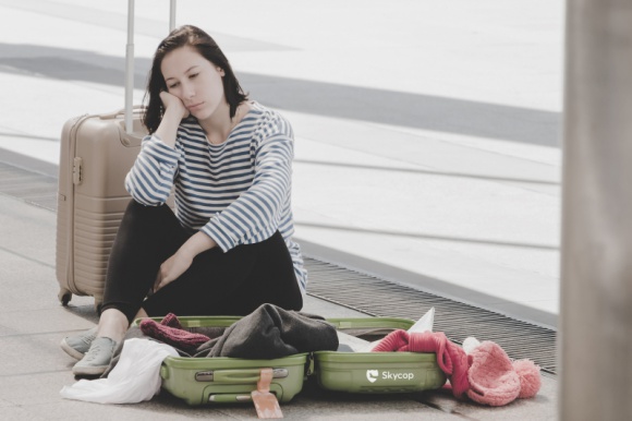 Molestowanie seksualne: pochmurna rzeczywistość podróży lotniczych LIFESTYLE, Podróże - 25 listopada obchodzimy Międzynarodowy Dzień Eliminacji Przemocy wobec Kobiet. Z tej okazji, w solidarności z ruchem #metoo, Skycop przyjrzał się jednej z form przemocy wobec kobiet – molestowaniu seksualnemu w lotnictwie.