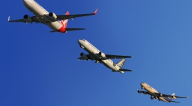 Światowy rynek lotniczy coraz bardziej rozgrzany BIZNES, Lotnictwo - Eksperci coraz częściej mówią o przegrzaniu rynku, na którym zaczyna brakować maszyn oraz załóg. Czy globalna sytuacja wpłynie na polski rynek lotniczy?