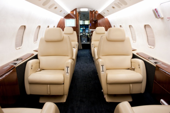 Na pokładzie prywatnego odrzutowca BIZNES, Lotnictwo - W Czechach, Polsce i na Słowacji zarejestrowanych jest ponad 100 odrzutowców wykorzystywanych na potrzeby firm i osób prywatnych, które dzięki nim, mogą jeszcze lepiej decydować o swoim czasie i wygodzie podróży.