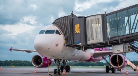 Port Lotniczy Wrocław: ponad 3,3 mln pasażerów w 2018 roku LIFESTYLE, Podróże - Wrocławskie lotnisko ma za sobą swój najlepszy rok w historii. Port obsłużył o 17,3% podróżnych więcej niż przed rokiem. Dodatkowo, kilka wydarzeń w 2018, w tym pojawienie się nowych znaczących przewoźników, to kamienie milowe dla rozwoju lotniska.