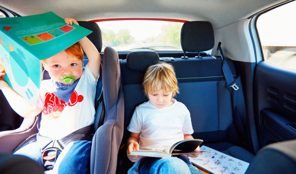 Wakacje bez nudy – sposoby na kreatywną podróż z dzieckiem