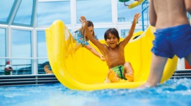 Rodzinne wakacje na statkach Costa LIFESTYLE, Podróże - Macie dzieci, więc wybór właściwego miejsca na wakacje uzależniacie od wielu czynników, na przykład fajnego placu zabaw, basenu dla dzieci, zjeżdżalni. Dobrze by było, żeby był jakiś klubik – może uda się malucha namówić na zabawę, a wy będziecie mieli wtedy chwilę dla siebie.