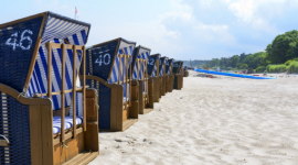 Polacy coraz chętniej zostają na wakacje w kraju