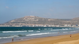 Na wakacje do Maroka LIFESTYLE, Podróże - Maroko to kierunek na udane wakacje. To piaszczyste plaże i aktywny wypoczynek. W kwietniu udostępniono nową atrakcję, ruiny starożytnego miasta Liksus, nieopodal Tangeru. W czerwcu w Fezie i Rabacie odbędą się dwa międzynarodowe festiwale muzyczne. Jest w czym wybierać!