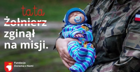 Wystawa w Katowicach upamiętniająca tych, którzy służąc, stracili życie i zdrow LIFESTYLE, Podróże - 14 sierpnia w Stowarzyszeniu Przyjaciół Sztuk Kompletnych przy ul. Tadeusza Kościuszki 5 odbędzie się uroczyste otwarcie wystawy „Dla Ciebie zginął żołnierz, strażak, policjant, a dla mnie tata”, przygotowanej przez Fundację Dorastaj z Nami.