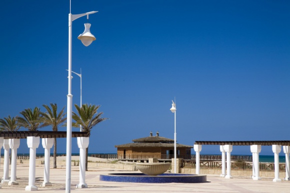 Saïdia - „Błękitna Perła” marokańskiego wybrzeża LIFESTYLE, Podróże - Saïdia to kurort nad Morzem Śródziemnym w północno-wschodnim Maroku. Piękne piaszczyste plaże przyciągają coraz więcej turystów, którzy doceniają walory tego miejsca będącego ciekawą alternatywą dla europejskich destynacji.