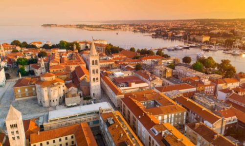 Jak zaoszczędzić na lotach i noclegach w 2020