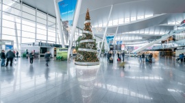 Na wrocławskim lotnisku nowy rekord już pewny BIZNES, Lotnictwo - W listopadzie Port Lotniczy Wrocław obsłużył ponad 233 tys., a od początku roku już 3,3 mln pasażerów. Rośnie zainteresowanie połączeniami do portów przesiadkowych.