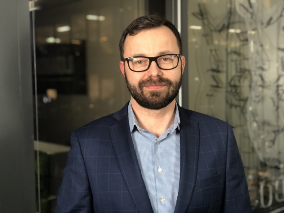 Blockchain i sztuczna inteligencja zrewolucjonizują podróże LIFESTYLE, Podróże - Niebawem czeka nas przełom - wszystko dzięki technologii blockchain, sztucznej inteligencji, wirtualnej rzeczywistości i coraz bardziej wymyślnym apartamentom. Jak technologie zrewolucjonizują nasze wyjazdy w ciągu najbliższych 10 lat?