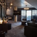 Loftowy styl, smart technologie i efekt czekolady. Klimatyczne wnętrza The Loft