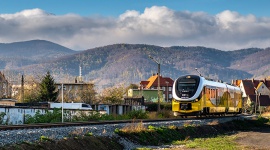 Koleje Dolnośląskie latem z "Latem z KD" LIFESTYLE, Podróże - Rusza wakacyjna akcja pn. „Lato z KD”, mająca na celu wsparcie odbudowy ruchu turystycznego. Będzie trwała przez trzy wakacyjne miesiące i docelowo swoim zasięgiem obejmie całe Województwo Dolnośląskie.