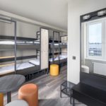 Minimalizm z industrialną nutą: hostel A&O Wola