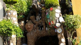 „Brazylijski Gaudi” - geniusz architektury ze slumsów Sao Paulo LIFESTYLE, Podróże - Estevao Silva da Conceicao ma dziś 61 lat, urodzony w Santo, w głębi Bahia w biednej wielodzietnej rodzinie „Brazylijski Gaudí” uczył się tylko do czwartej klasy podstawówki